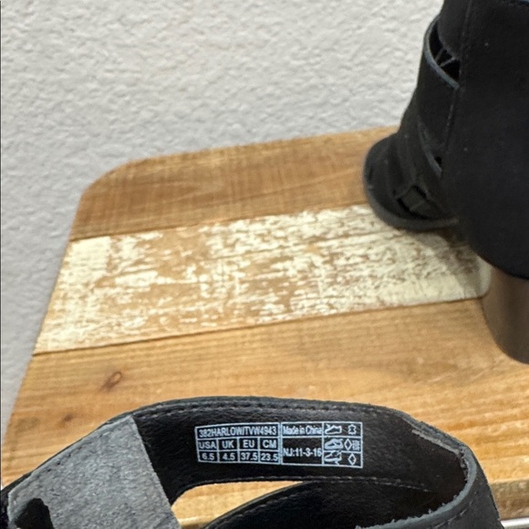 Vionic Harlow Black Ankle Bootie Sandals Size 6.5 - Picture 7 of 9